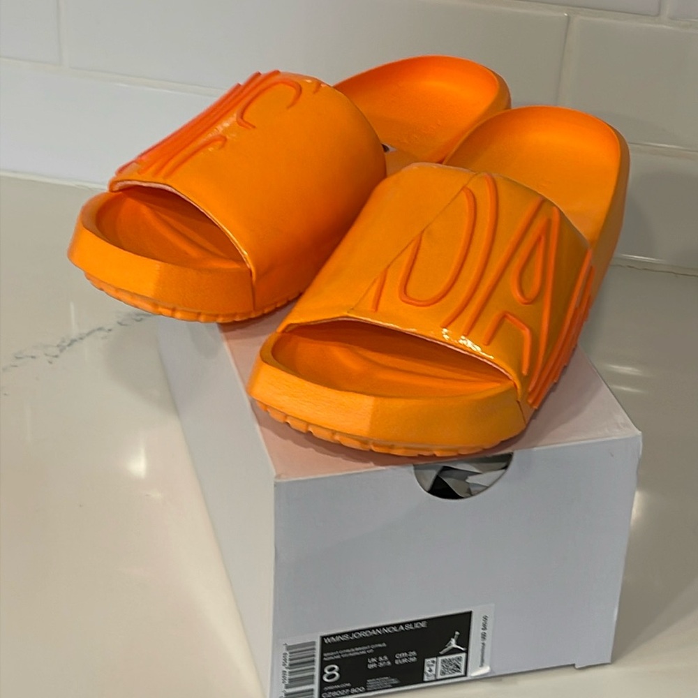 WMNS JORDAN NOLA SLIDE Sz 8 Orange Nike